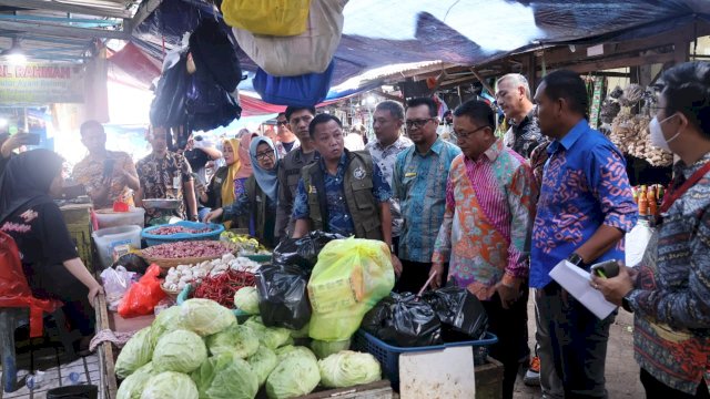 Pemkot Makassar Lakukan Operasi Pasar Jelang Idul Adha 1445 H