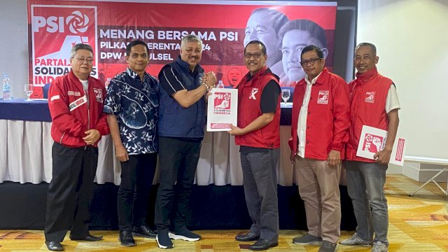 Calon Bupati dan wakil Bupati Pinrang Andi Irwan Hamid-Sudirman Bungi Kembalikan Formulir di PSI Sulsel