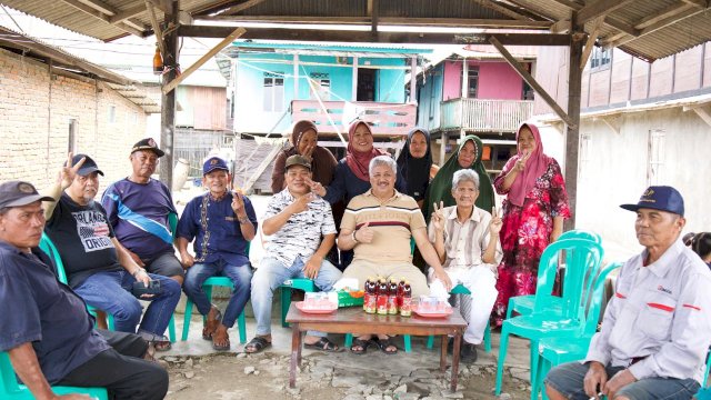 Calon Bupati Pinrang Andi Irwan Hamid Silatutahmi dor to dor di Kecamatan Mattiro Sompe.