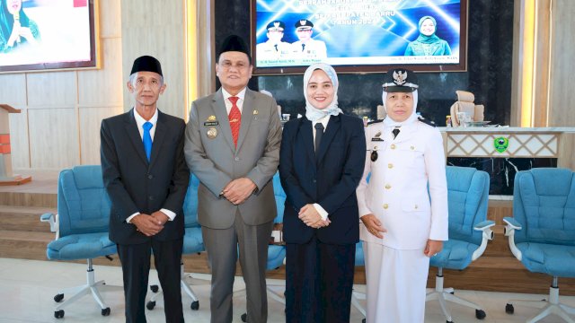 Bupati Barru Ir. H. Suardi Saleh, M.Si didampingi Plt. Ketua TP PKK Kabupaten Barru drg. Hj. Ulfah Nurul Huda S, MARS.