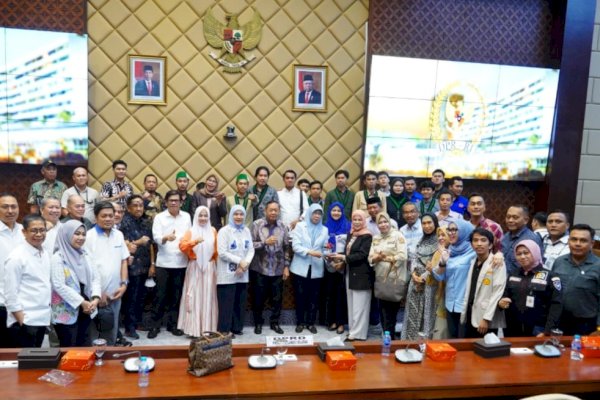 Dipimpin Ketua DPRD Sulsel, Aliansi Buruh-Mahasiswa Bawa Langsung Aspirasi ke Pusat