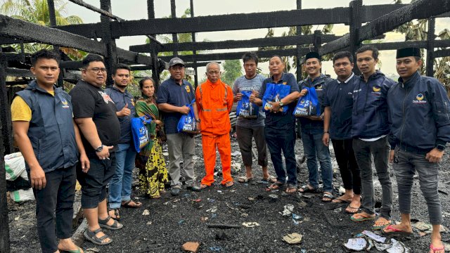 DPD NasDem Pinrang Serahkan Bantuan untuk Korban Kebakaran di Talabangi.