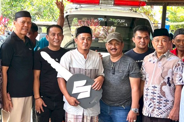 Pulang Kampung, CEO BHI Hasbi Hamid Serahkan Bantuan Ambulance di Enrekang