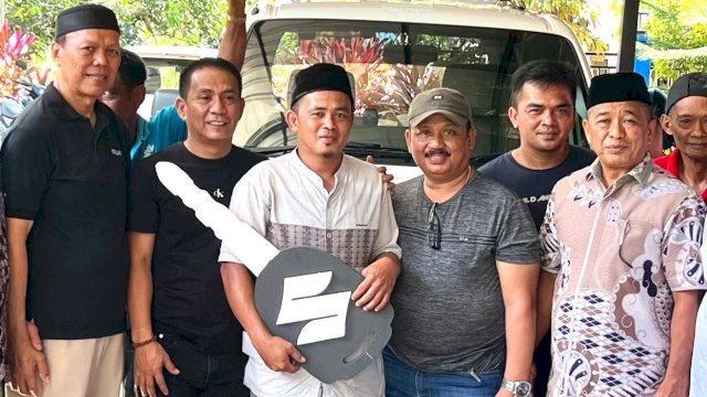 CEO BHI Hasbi Hamid Serahkan Bantuan Ambulance