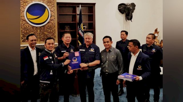 Bakal calon bupati dan wakil bupati Pinrang Andi Irwan Hamid - Sudirman Bungi Terima Rekoemndasi dari Partai NasDem.