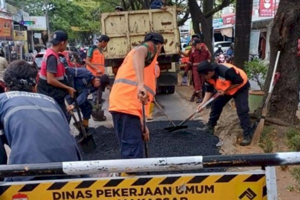 Sigap! Dinas PU Makassar Turunkan Satgas BJJ Tambal Jalan Rusak di BTP