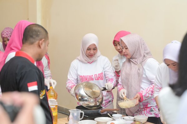 Silaturahmi dan Sinergitas, Fadliah Firman Bersama Istri Wali Kota Ikuti Cooking Class di Rakernas Apeksi XVII