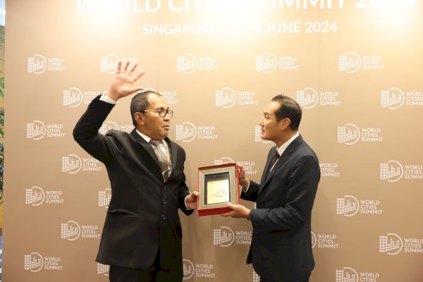 Danny Pomanto Lakukan Pertemuan Bilateral dengan Menteri Senior Pembangunan Nasional dan Kominfo serta Presiden Singapura