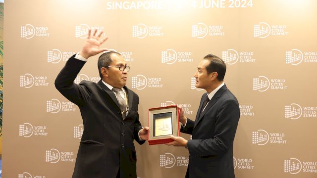 Danny Pomanto Lakukan Pertemuan Bilateral dengan Menteri Senior Pembangunan Nasional dan Kominfo serta Presiden Singapura