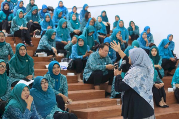 TP PKK Kota Makassar Dorong Remaja Cerdas dan Bijak Gunakan Internet