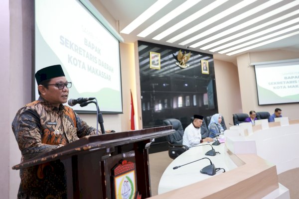 Pemkot Makassar Melepas 100 Orang Tim Pemeriksaan Kesehatan Hewan Kurban 1445 H