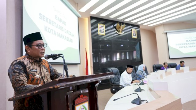 Pemkot Makassar Melepas 100 Orang Tim Pemeriksaan Kesehatan Hewan Kurban 1445 H.