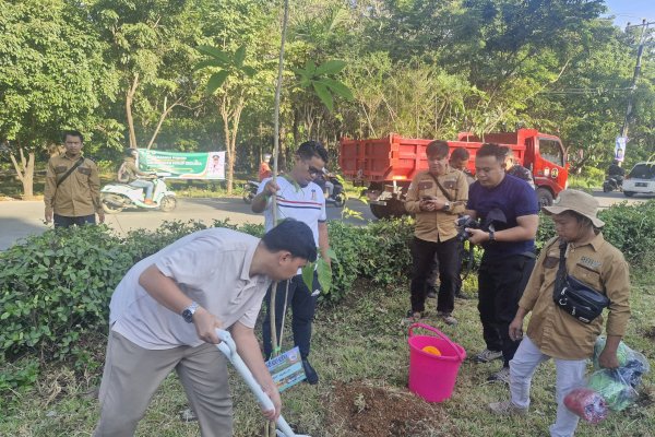 Hari Lingkungan Hidup, Kepala DLH Makassar Pimpin Aksi Penanaman Pohon