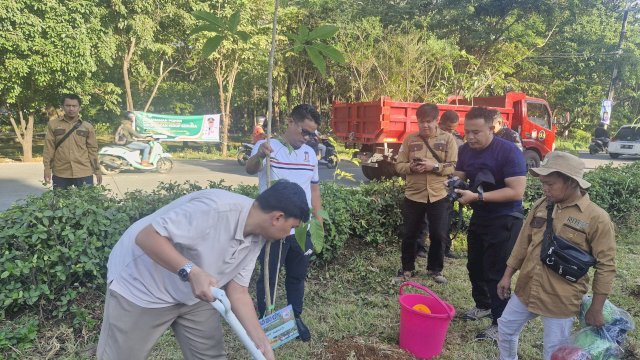 Hari Lingkungan Hidup, Kepala DLH Makassar Pimpin Aksi Penanaman Pohon