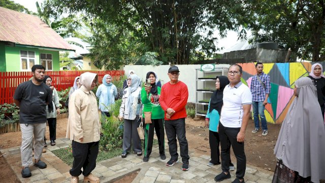 Indira Yusuf Ismail Bersama Walikota Makassar Tinjau Lokasi Lomba Kelurahan Terpadu di Manggala.