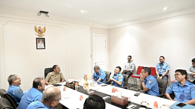 Dirut PDAM Beni Iskandar Pimpin Panitia Daerah Audiensi dengan Wali Kota Makassar.