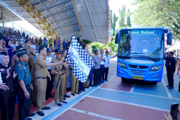 Pj Gubernur Luncurkan Dua Unit Bus Gratis Trans Sulsel