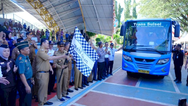 Pj Gubernur Luncurkan Dua Unit Bus Gratis Trans Sulsel.