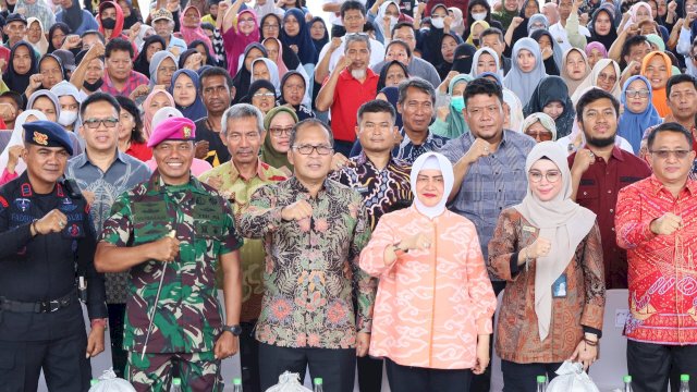 Danny Pomanto Lepas Pendistribusian Bantuan Pangan Beras Pemerintah Tahap II di Makassar