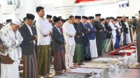 Moment Shalat Ied Adha, Pj Sekda Makassar Ajak Masyarakat Tumbuhkan Sikap Rela Berkorban