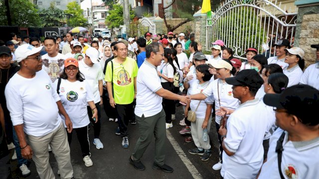 Danny Pomanto Ramaikan Jalan Santai Sehat Bahagia Gereja Katolik Paroki ST Paulus Tello