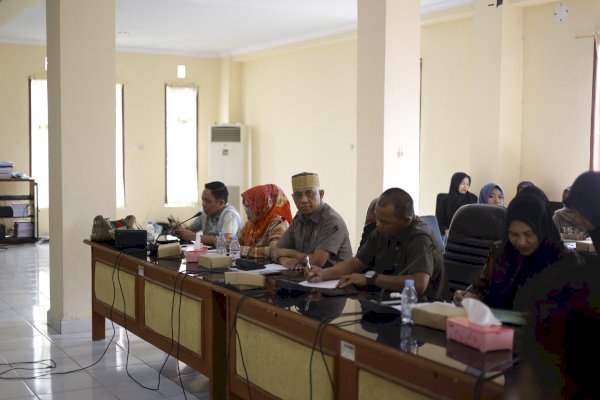 Rapat dengan Mitra Kerja, Komisi 2 DPRD Pangkep Minta OPD Lakukan Uji Petik hingga Maksimalkan Pelayanan di Pasar