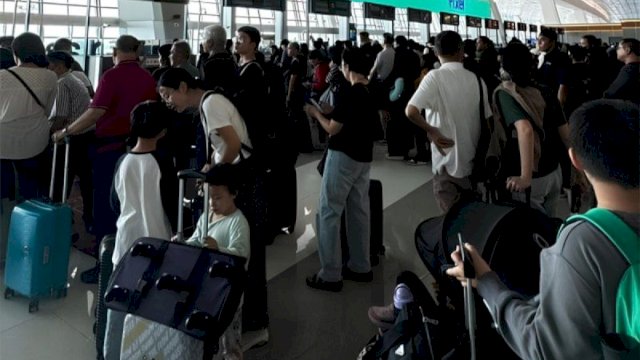 Antrean di Bandara.(F-INT)