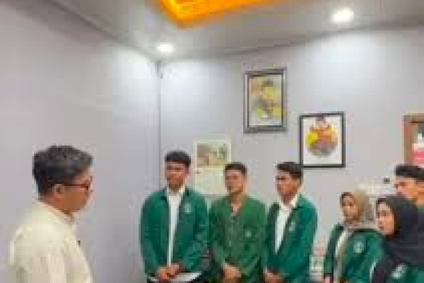 Kabag Humas DPRD Makassar Perkenalkan Tupoksi Anggota Dewan ke Mahasiswa KKLP