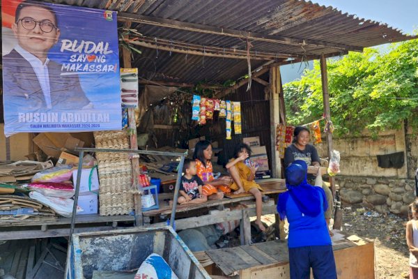 Saat Berbagi Jumat Berkah, Tim Rusdin Abdullah Dicurhati Masyarakat Tak Miliki Jamban