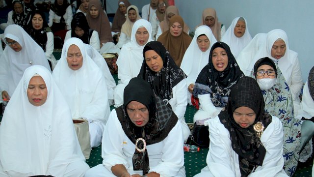 Ratusan Ibu-ibu Majelis Taklim dari Mamajang Gelar Zikir dan Doa untuk Rusdin Abdullah Jadi Walikota Makassar