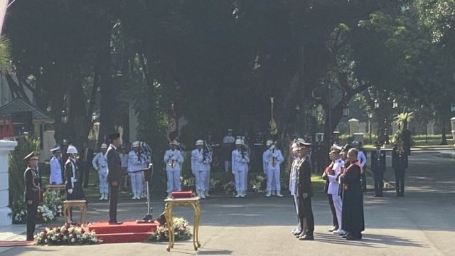 Jokowi Lantik 906 Perwira TNI-Polri.(F-INT)