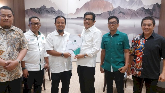 Bakal Calon Gubernur Sulsel, Andi Sudirman Sulaiman Kembalikan Formulir di Partai PKB.