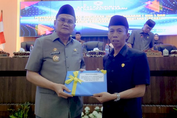 Bupati Barru Suardi Saleh Serahkan Rancangan KUA dan PPAS Tahun Anggaran 2025