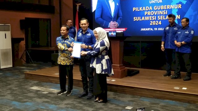 AHY serahkan Rekomendasi ke Andi Sudirman Sulaiman-Fatmawati Rusdi untuk Pilgub Sulsel.