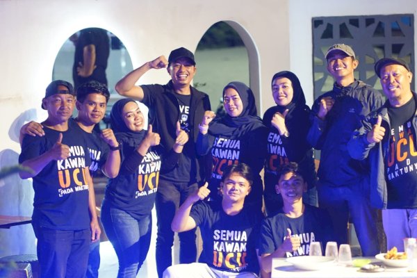 Jagoan NasDem Yusuf Ritangnga Ngumpul-Diskusi di Baraka, Warga Kompak Pakai Baju Kaos “Kawan Ucu!”