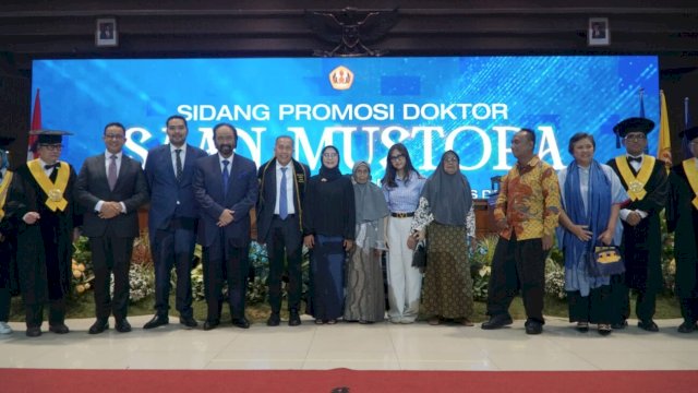 Saan Mustopa Raih Gelar Doktor Ilmu Politik dari Unpad.