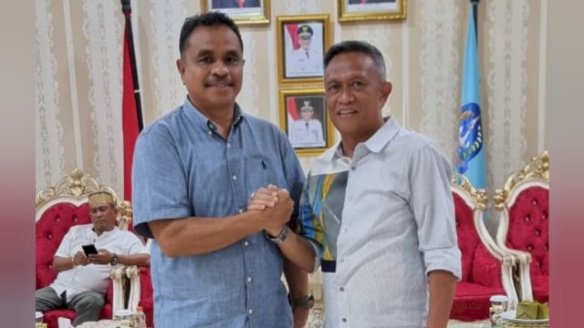 Ketua Apdesi Bone terpilih Periode 2024-2029, H. Rusli Bersama Pj Bupati Bone, Andi Islamuddin.