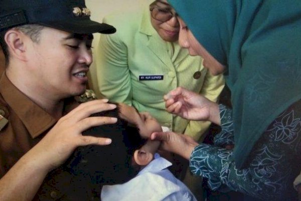 Bupati Yusran-Ketua TP PKK Nurlita Minta Seluruh Anak di Kabupaten Pangkep Divaksin Polio: Langkah Nyata Bangun Imunitas