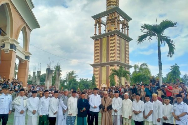 Foto Kepresidenan Berlatar Menara Masjid Syech Abdul Gani, ini Dia Alasannya