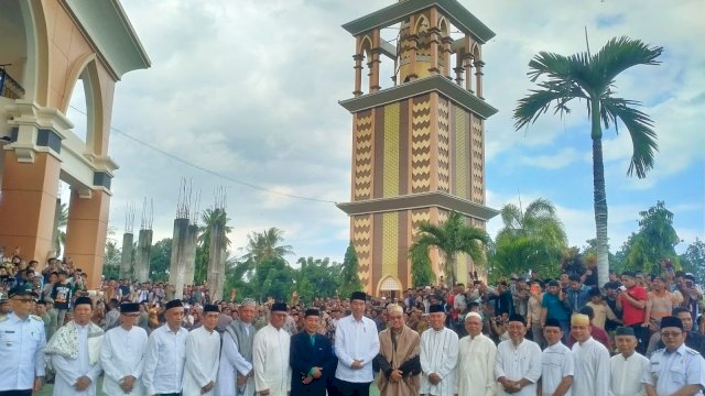 Foto Kepresidenan Berlatar Menara Masjid Syech Abdul Gani, ini Dia Alasannya