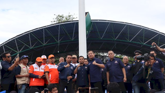 Ketua DPW NasDem Sulsel bersama para Pengurus DPW lainya, Tasming Hamid dan Sejumlah Elit PKS.