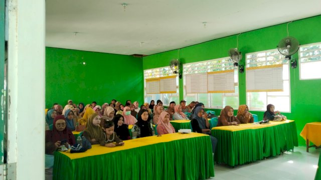 Rapat komite di Sekolah.