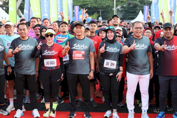 Danny Pomanto Lepas Peserta Sulsel Smansa 10K