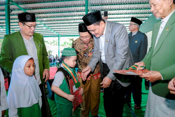 Bupati Barru Suardi Saleh Hadiri Penamatan Santri dan Wisudah Ma,had Aly Pesantren DDI Mangkoso