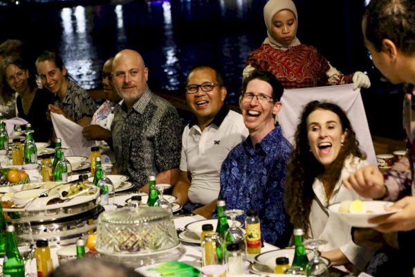 Sailing di Atas Kapal Pinisi Jadi Objek Wisata Baru di Kota Makassar