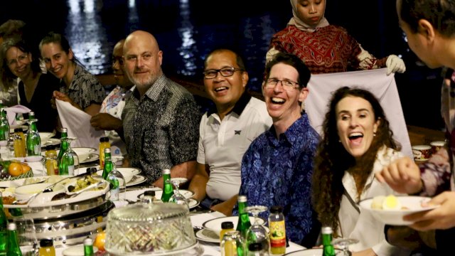 Sailing di Atas Kapal Pinisi Jadi Objek Wisata Baru di Kota Makassar