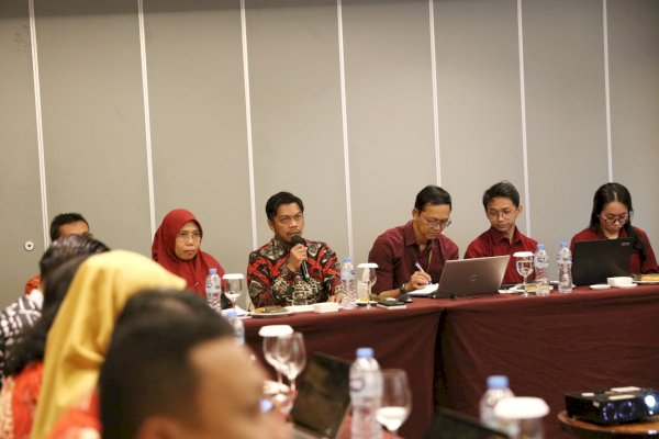 PJ Sekda Hadiri Evaluasi SAKIP, Paparkan Lorong Wisata, Makassar Sombere Smart City Hingga Low Carbon City