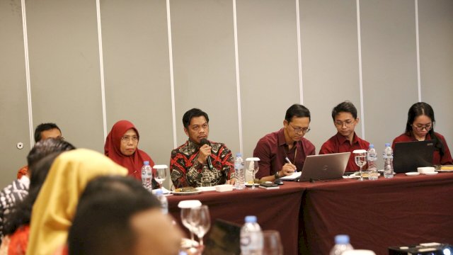 PJ Sekda Firman Pagarra Hadiri Evaluasi SAKIP.