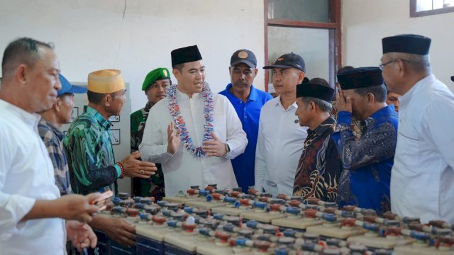 Bupati Pangkep Yusran Resmikan PLTD di Pulau Pajenekang.