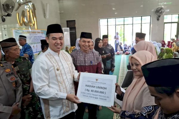 Bupati Pangkep Yusran Serahkan Dana Hibah Majelis Taklim dan Hadiah Umrah Juara MTQ: Kita Support Kegiatan Keagamaan